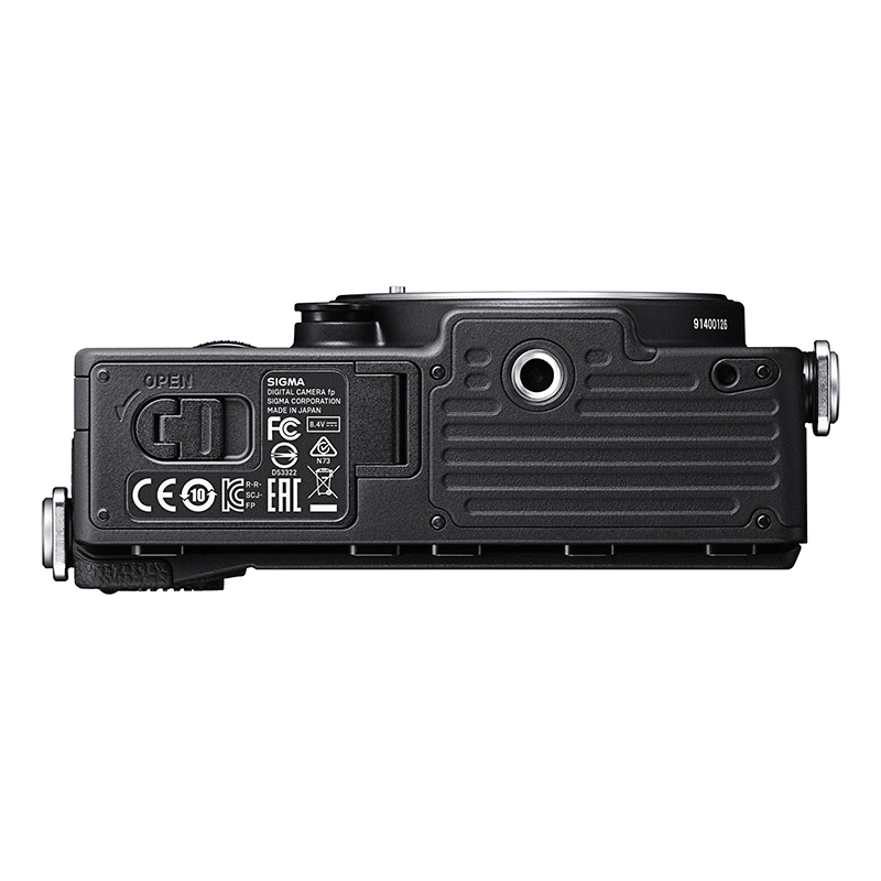 isocam-Sigma-fp-Mirrorless-Camera-2