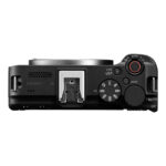 نمای بالا دوربین Canon EOS R50 V با لنز 14-30mm